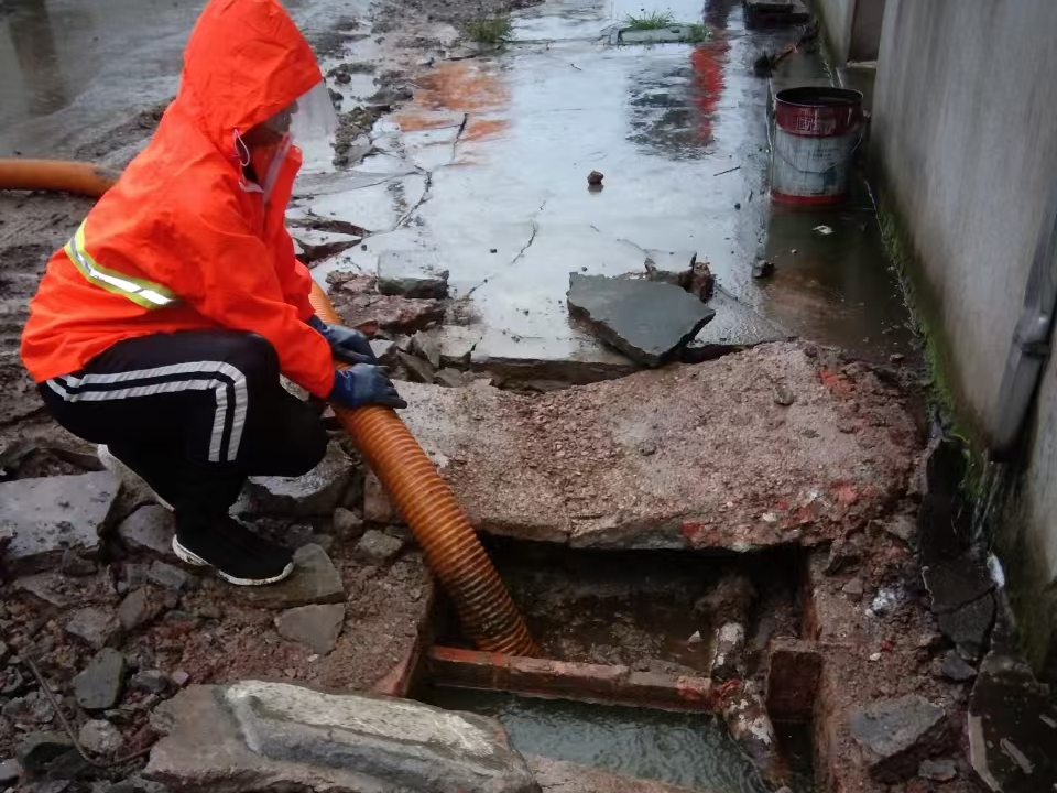 志丹专业清理污水池 炜誉市政以规范流程守护城市 “肠道”