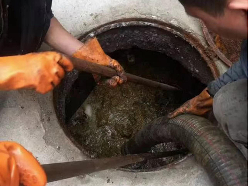 志丹清理化粪池时如何避免沼气的危害?